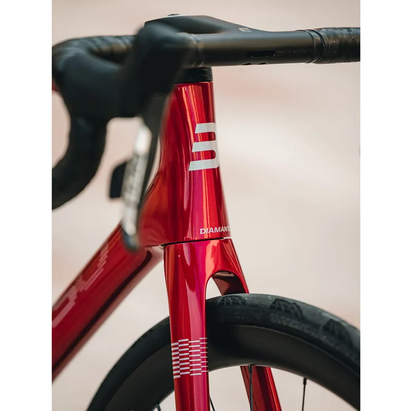 Basso Diamante Frame Candy Red Black Fade 2024-1