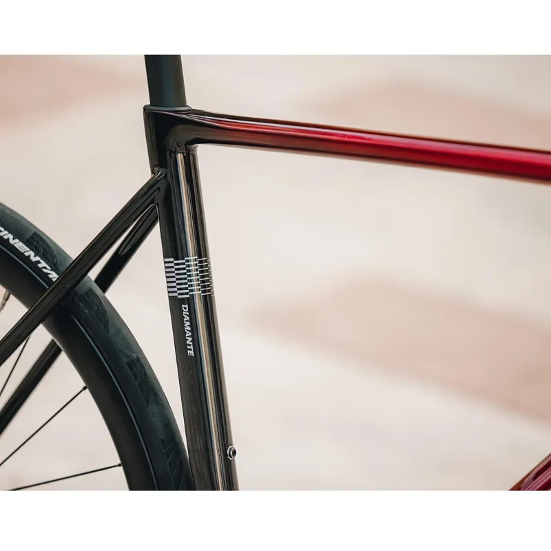 Basso Diamante Frame Candy Red Black Fade 2024-4